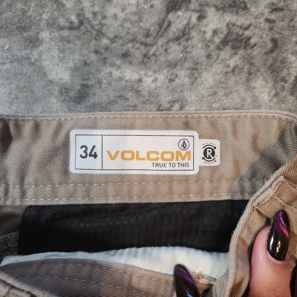 Volcom shorts - Picture 4 of 7